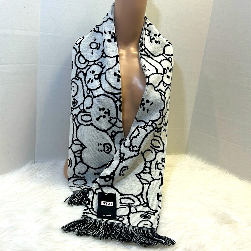NWT BT21 Black and Gray Scarf one Size